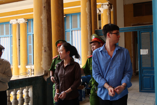 Bị cháu đầu độc, ông bà vẫn xin giảm án cho cháu