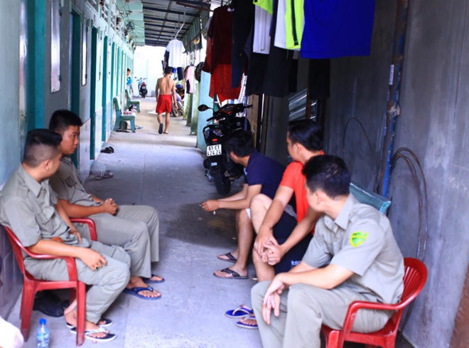 Cặp đôi nguy kịch trong phòng trọ với nhiều vết đâm trên cơ thể