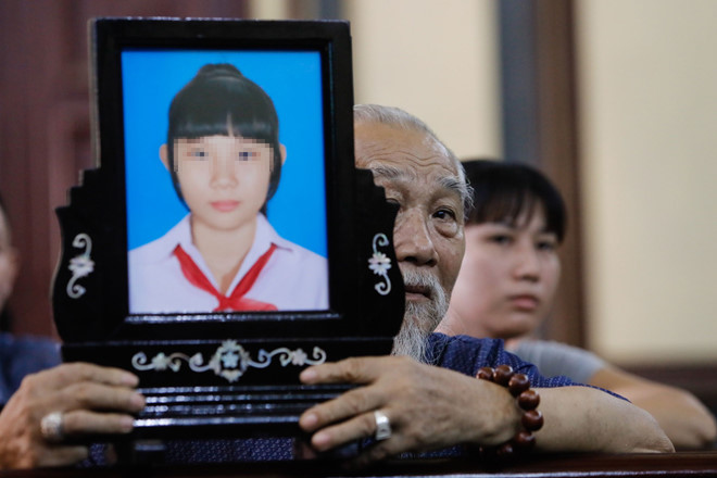 'Chiếc điện thoại có 900.000 đồng mà lấy mạng con gái người ta'