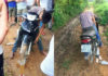 Clip: Nam thanh niên chết gục trên xe máy bên vệ đường trong tư thế lạ