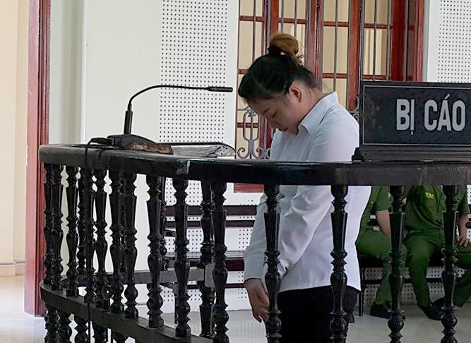 lừa bán cháu gái