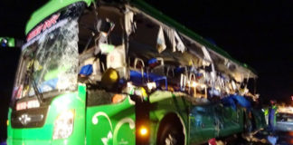 KINH HOÀNG: 2 ô tô tông nhau tại Bình Định, 5 người trên xe khách tử vong tại chỗ
