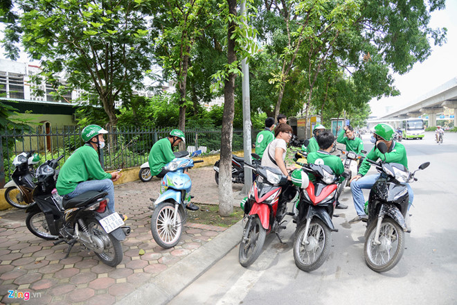 Vì lợi nhuận, nhiều tài xế GrabBike sẵn sàng vi phạm giao thông