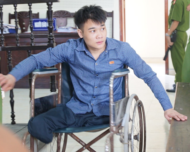 Y án 9X ngồi xe lăn đâm chết người vì chiếc đèn pha xe máy