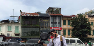 Cầm chảo chạy