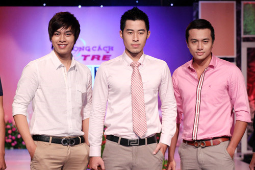 cam-mac-quan-jean-ao-thun-di-lam-chiec-ao-co-lam-nen-thay-tu-2 quần jean áo thun