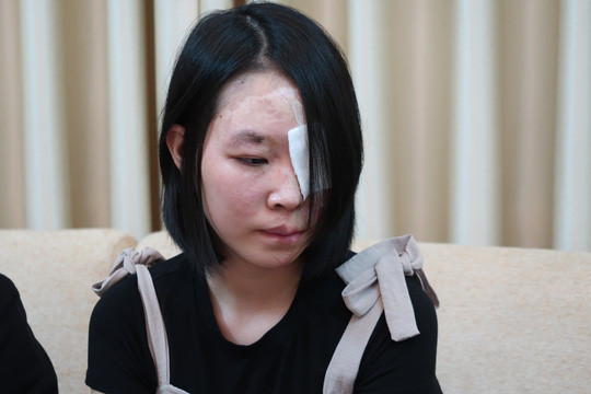nữ sinh viên bị tạt