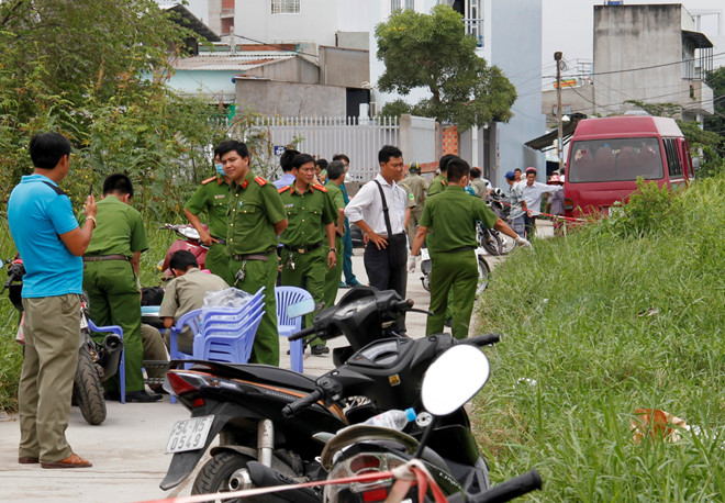 Thi thể bé trai