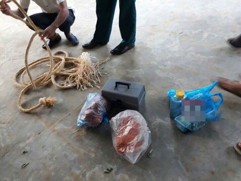 mẹ ép 2 con trai uống thuốc diệt