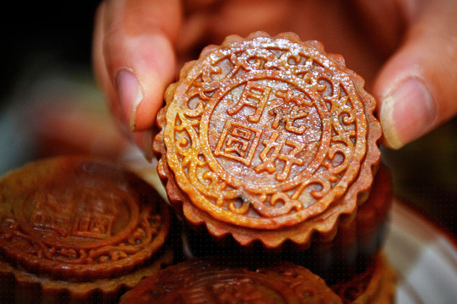 bánh Trung Thu bạc triệu