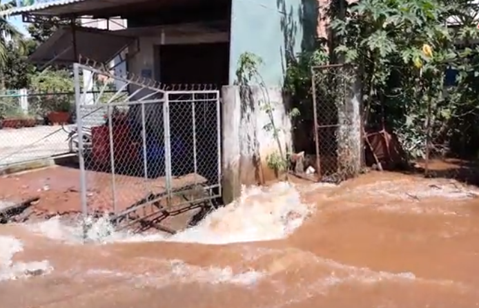 vỡ kênh dẫn tràn