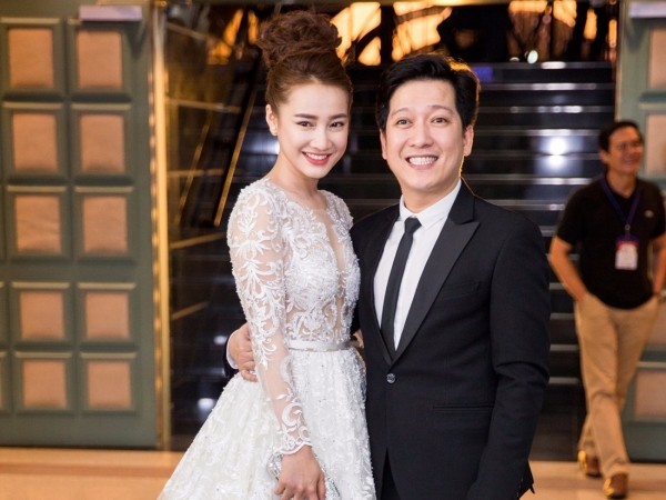 Trường Giang bất ngờ cầu hôn Nhã Phương ngay tại lễ trao giải Mai Vàng trước hàng nghìn khán giả5