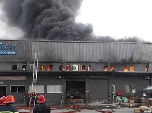 Cháy lớn tại kho chứa hàng Công ty Khang Minh Hy