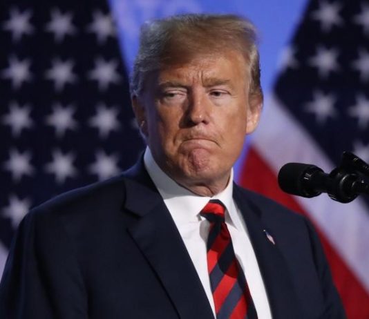 Tình hình COVID-19 ngày càng ‘phũ phàng’ tại Mỹ khiến ông Trump phải chấp nhận thực tế