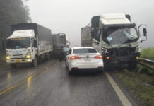 9 ô tô va chạm trên quốc lộ 6 khiến giao thông ùn tắc kéo dài