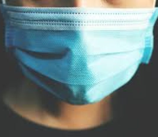 Công an đề nghị người dân cảnh giác kẻ xấu phát khẩu trang tẩm thuốc mê