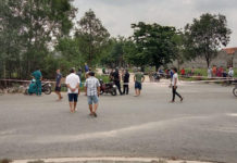 Sau tiếng động lớn, phát hiện 2 chiếc xe máy cùng 2 th.i th.ể trong bụi cỏ bên đường