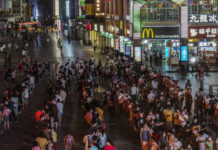 Một tỉnh ở Trung Quốc bùng dịch Covid-19 “đáng báo động” chỉ từ một bữa ăn