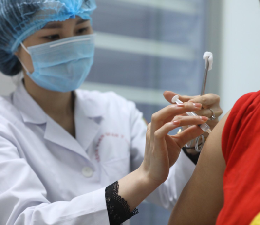 Tiêm thử nghiệm giai đoạn 3 vắc-xin Covid-19 Nano Covax cho khoảng 13.000 người