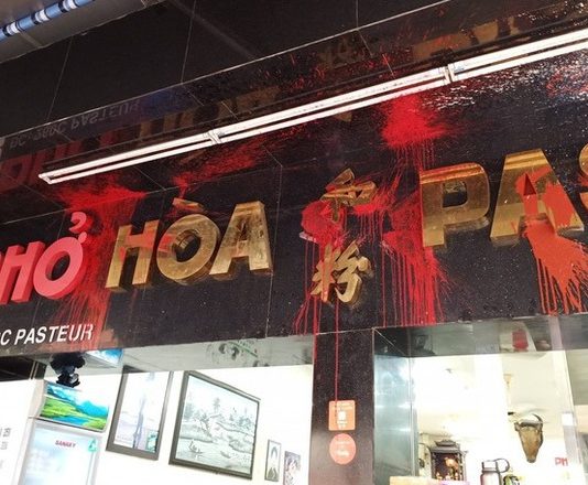 Truy tố người bỏ con gián vào tô phở Hòa gây xôn xao ở TPHCM