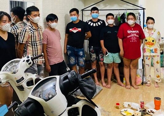 Phạt 150 triệu đồng nhóm nam nữ ăn nhậu giữa mùa dịch