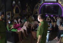 Chủ quán và 30 khách hát karaoke giữa mùa dịch bị phạt 75 triệu đồng