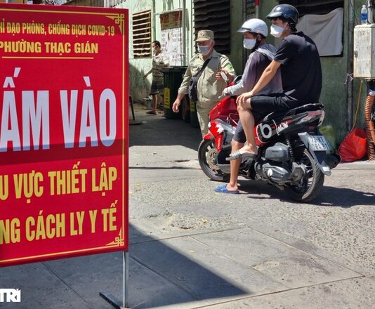 Chuyến đi viện nhớ đời của đại gia đình 8 người mắc Covid-19 ở Đà Nẵng