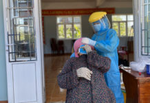 Cụ ông nhập viện cấp cứu phát hiện mắc Covid-19, 5 người khác trong gia đình cũng dương tính