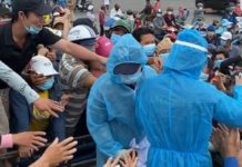 Đám đông chen nhau vì giấy xét nghiệm COVID-19, ban quản lý chợ Bình Điền nói gì?