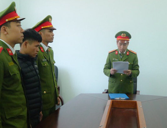 Bé gái bị thanh niên x.â.m h.ại, cảnh sát vào cuộc điều tra phát hiện cả cha ruột cũng từng đe dọa, gi.a.o c.ấ.u 4 lần