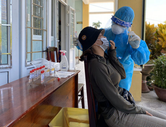 Nữ nhân viên cắt tóc ở Đà Nẵng mắc Covid-19, chưa rõ nguồn lây