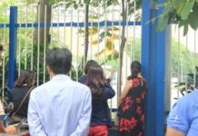 Nam sinh “gào khóc” trước cổng trường thi vì đi muộn có cơ hội thi tốt nghiệp đợt 2