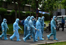 Việt Nam vượt mốc 100.000 ca mắc Covid-19