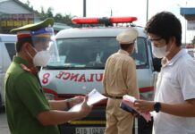 9 ôtô phải quay đầu vì chở người t.ử v.o.ng không rõ nguyên nhân