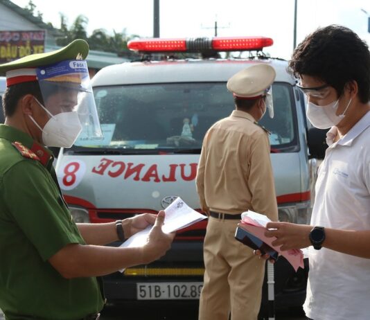 9 ôtô phải quay đầu vì chở người t.ử v.o.ng không rõ nguyên nhân
