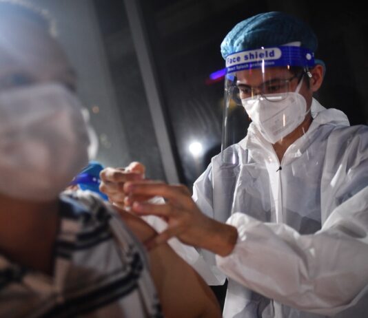 Ba nhóm người được tiêm vaccine Vero Cell tại TP.HCM
