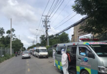 Chi phí h.ỏ.a t.á.ng tăng cao mùa dịch COVID-19, nhiều gia đình khổ càng khổ hơn