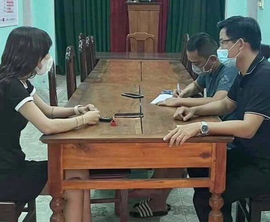 Cô gái l.ột n.ộ.i y giữa cầu Trường Tiền phát tán lên mạng để kiếm tiền