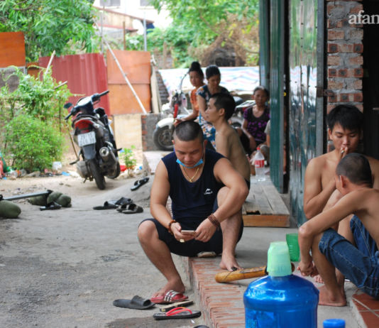 Cơm “độn” mì tôm và trưa hè giãn cách của lao động ngoại tỉnh ở Hà Nội: Những ngày “thảnh thơi” là những ngày đáng sợ nhất
