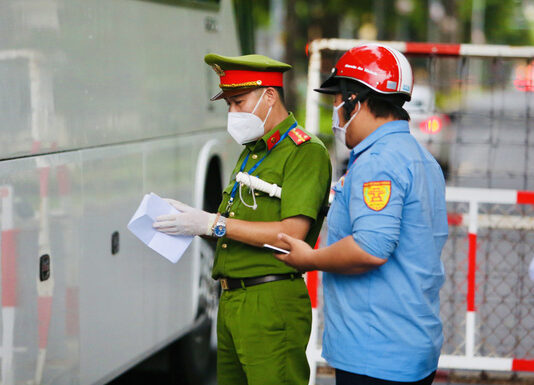 Công an TP HCM thông tin về 3 nhóm đối tượng không cần giấy đi đường