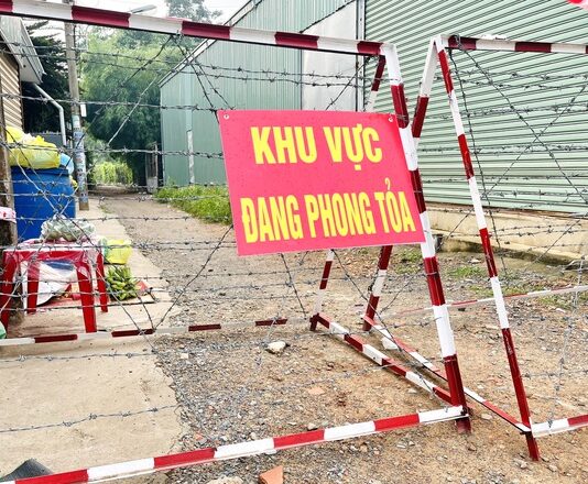 Đình chỉ công tác chủ tịch phường cho người về từ TPHCM cách ly tại nhà
