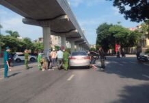 Hà Nội: Shipper “thông chốt” kiểm dịch, tông cảnh sát gục xuống đường