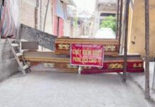 Hà Nội: Thót tim gặp chốt kiểm soát dịch dựng bằng 3 chiếc quan tài