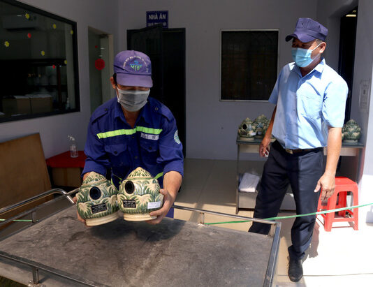 Quân đội sẽ lo t.ẩm l.iệm, đưa người m.ấ.t vì COVID-19 đi h.ỏa t.áng khi nhà đòn quá tải