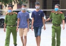 Hai anh em tr.ó.i bé trai bằng băng dính, đưa đến ngôi nhà hoang