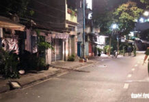 Thanh niên đạp vào đầu xe máy khiến một công an quận 6 h.y s.inh khi phòng chống dịch