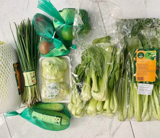 Tổ đi chợ hộ ở TPHCM hoạt động thế nào vào ngày đầu siết chặt giãn cách?