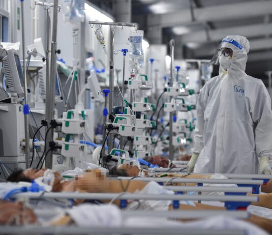 Trung tâm hồi sức Covid-19 ở TP.HCM kín giường sau 3 ngày hoạt động