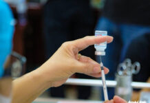 Vụ tiêm vắc xin COVID-19 ‘thần tốc’ với giá 1 triệu: Đình chỉ 1 nữ cán bộ phường