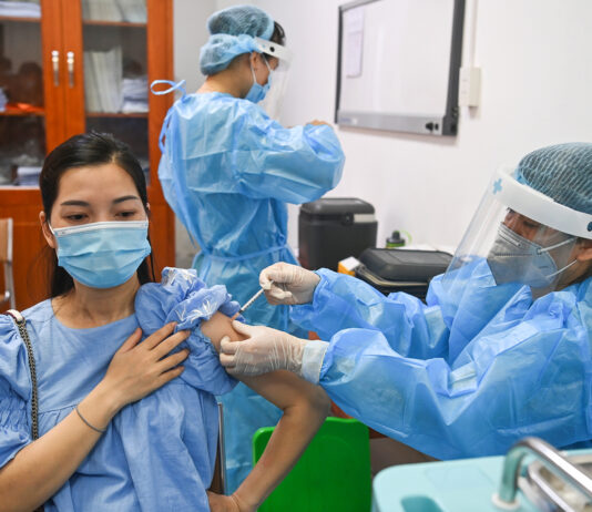 ‘Không tiêm vaccine Covid-19 cho lứa tuổi ngoài hướng dẫn’